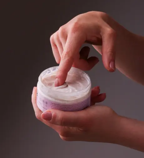 scrub_viso_microgranuli_mandorla_avena_composition