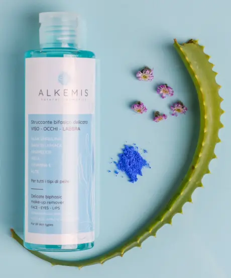 struccante_bifasico_delicato_viso_occhi_labbra_composition